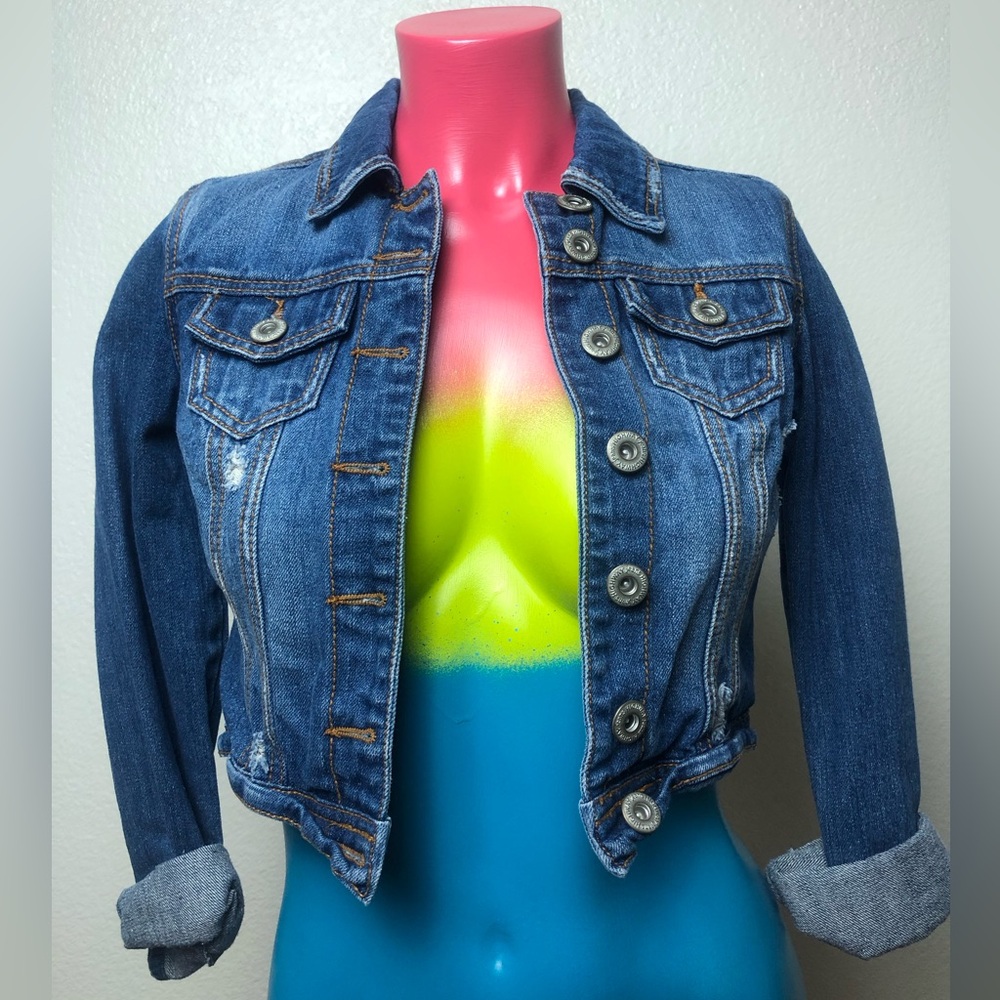 Classic Cropped Blue Denim Jacket